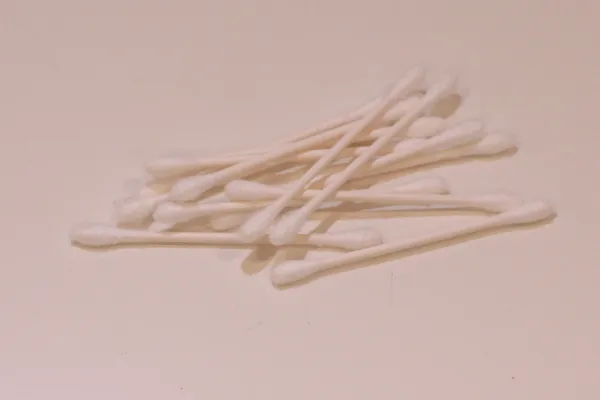 Q-tips / Cotton Swabs