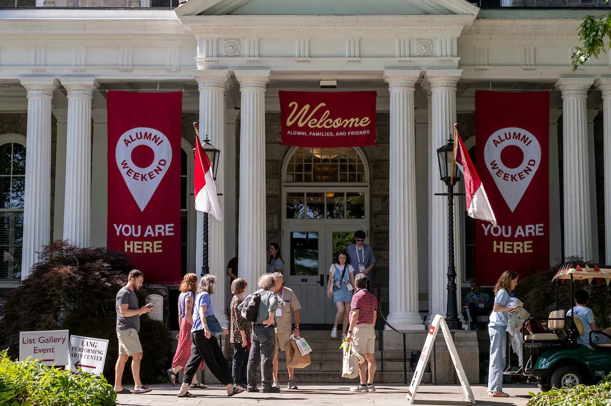 Alumni gather in front of Parrish Hall