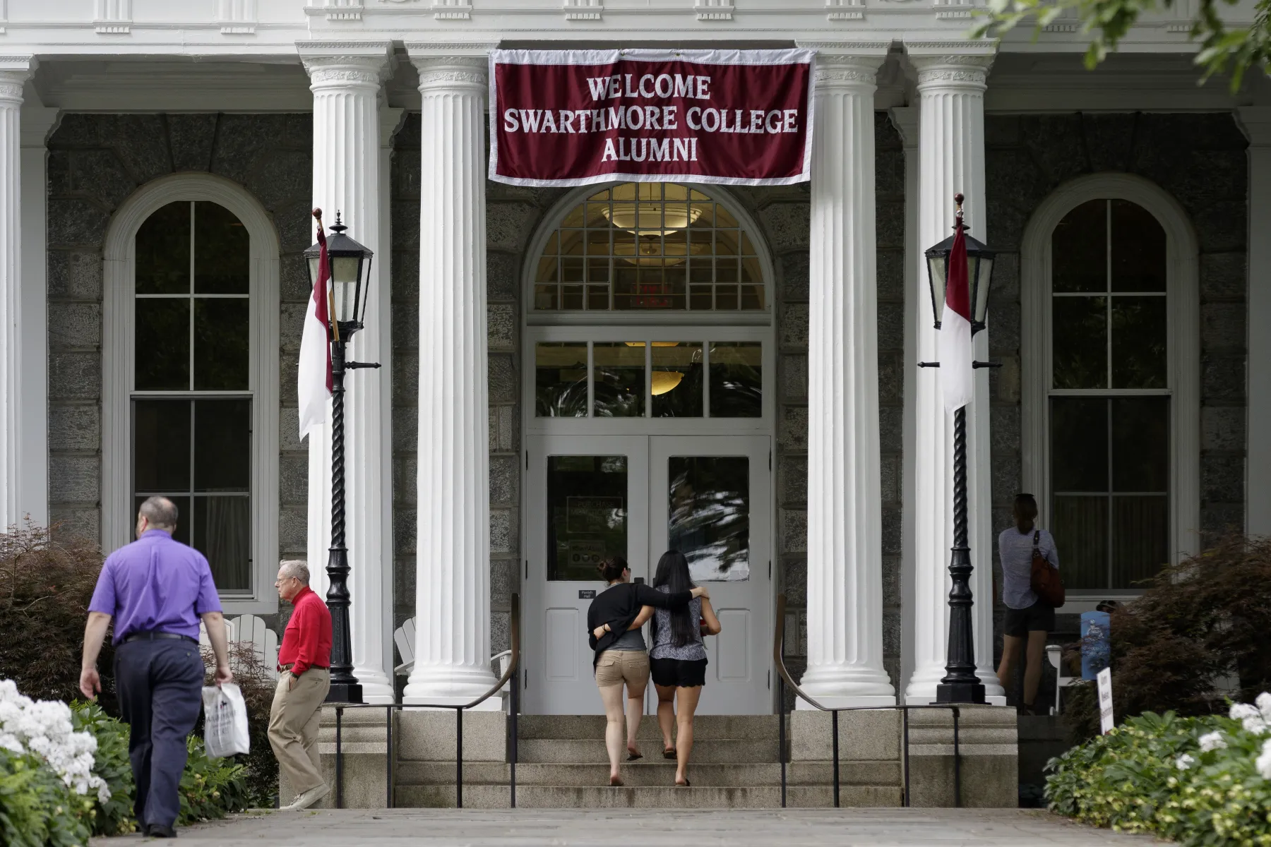 Alumni outside of Parrish Hall during Alumni Weekend