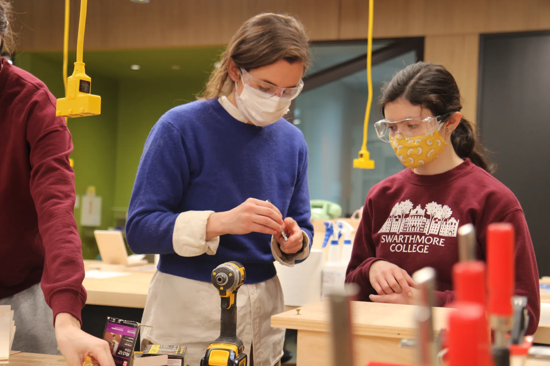 Assistant Professor Jody Joyner teaching Sculpture I: Form, Material, Process