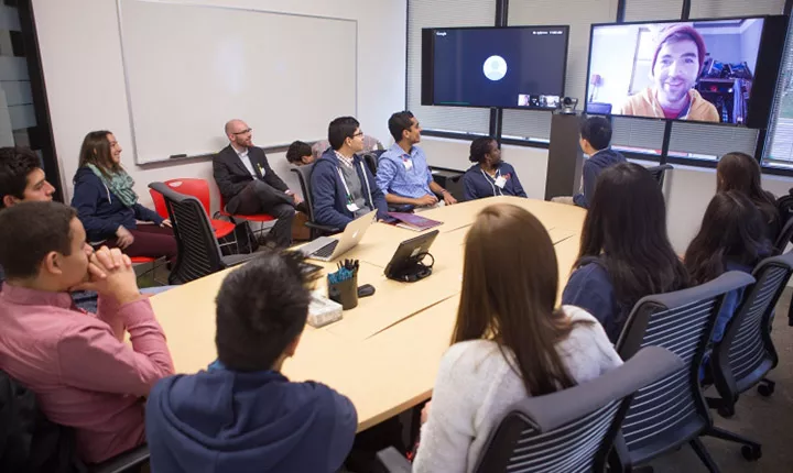 Students meet alumni in San Francisco
