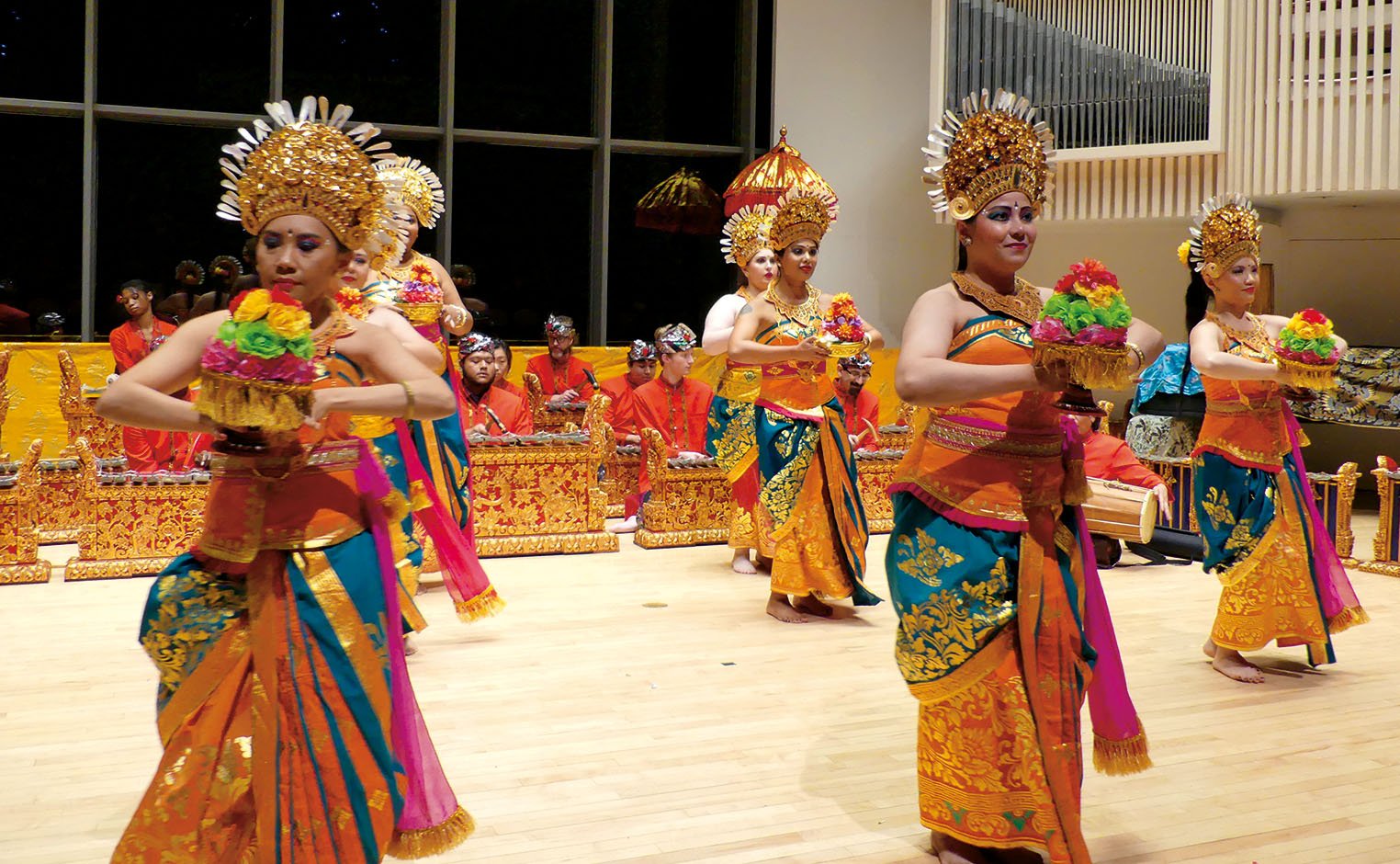 Gamelan dancers