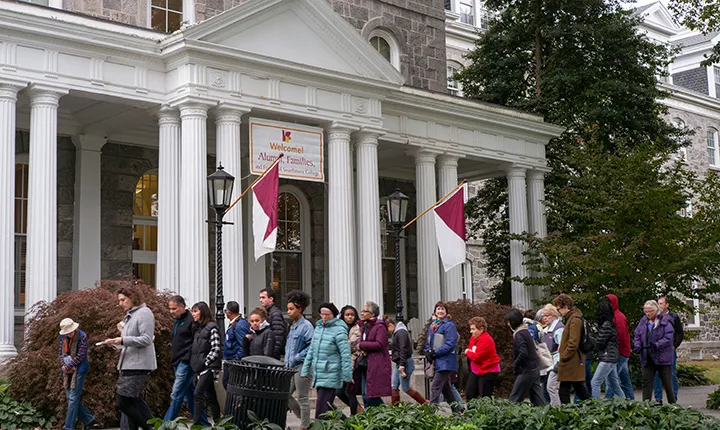 Alumni and parents in front of Parrish Hall
