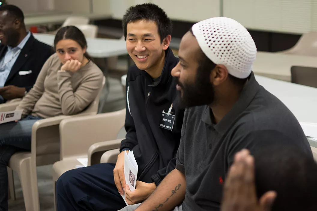 Student speaks with prisoner in Chester, Pa
