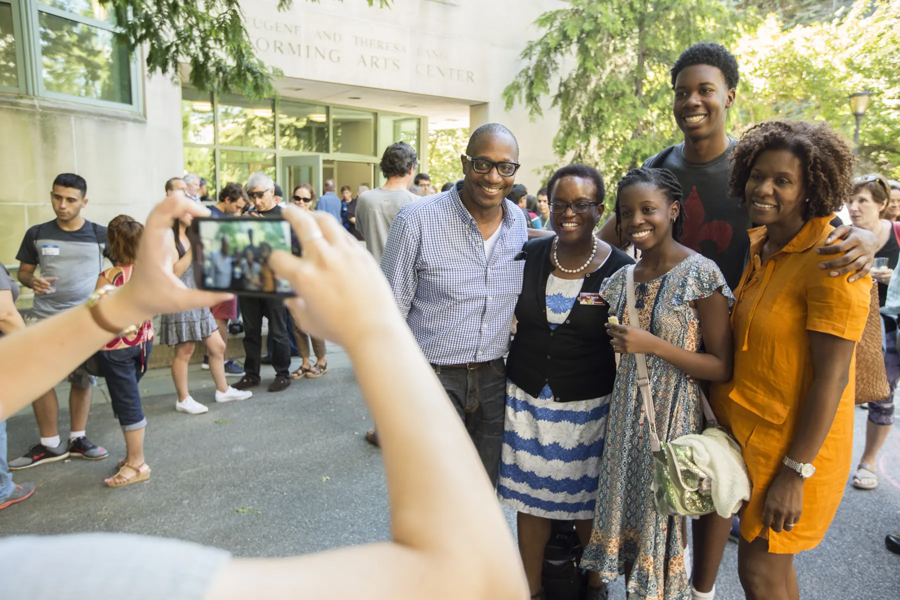 Orientation family session, phototaking with families and President Val Smiht