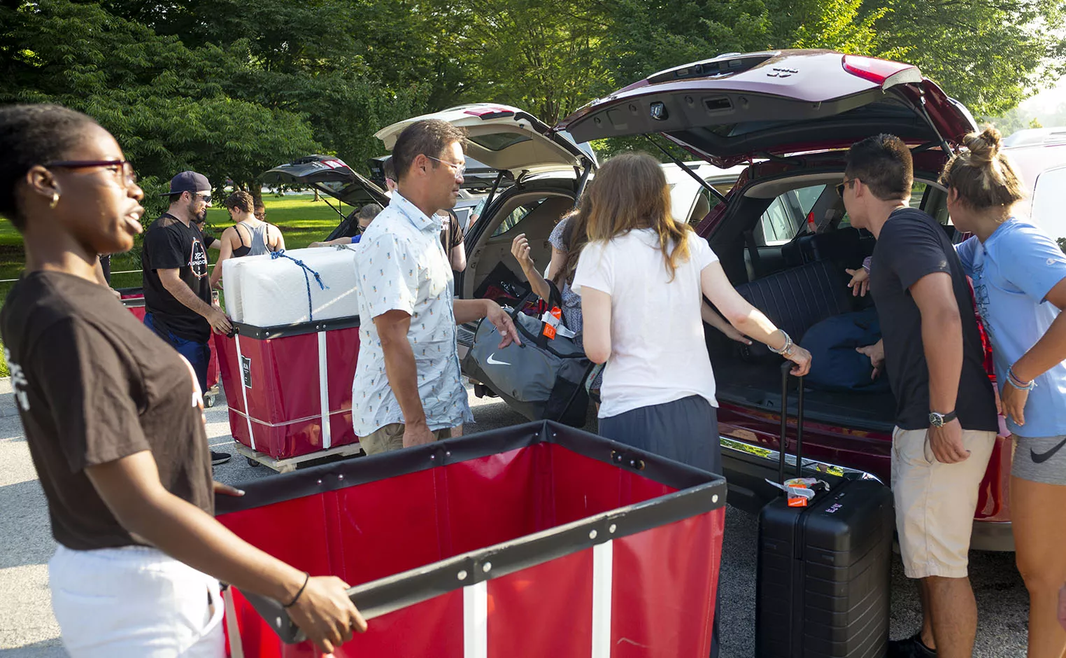 Students moving into dorms