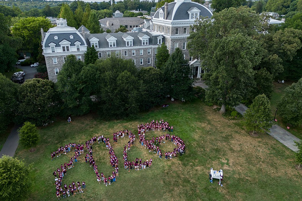 Drone photo of Parrish Beach with students arranged in "2026"