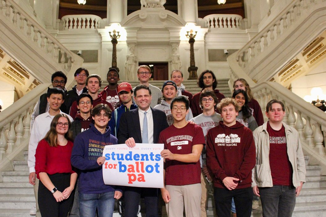 Swarthmore students pose on capitol steps in Harrisburg, Pennsylvania