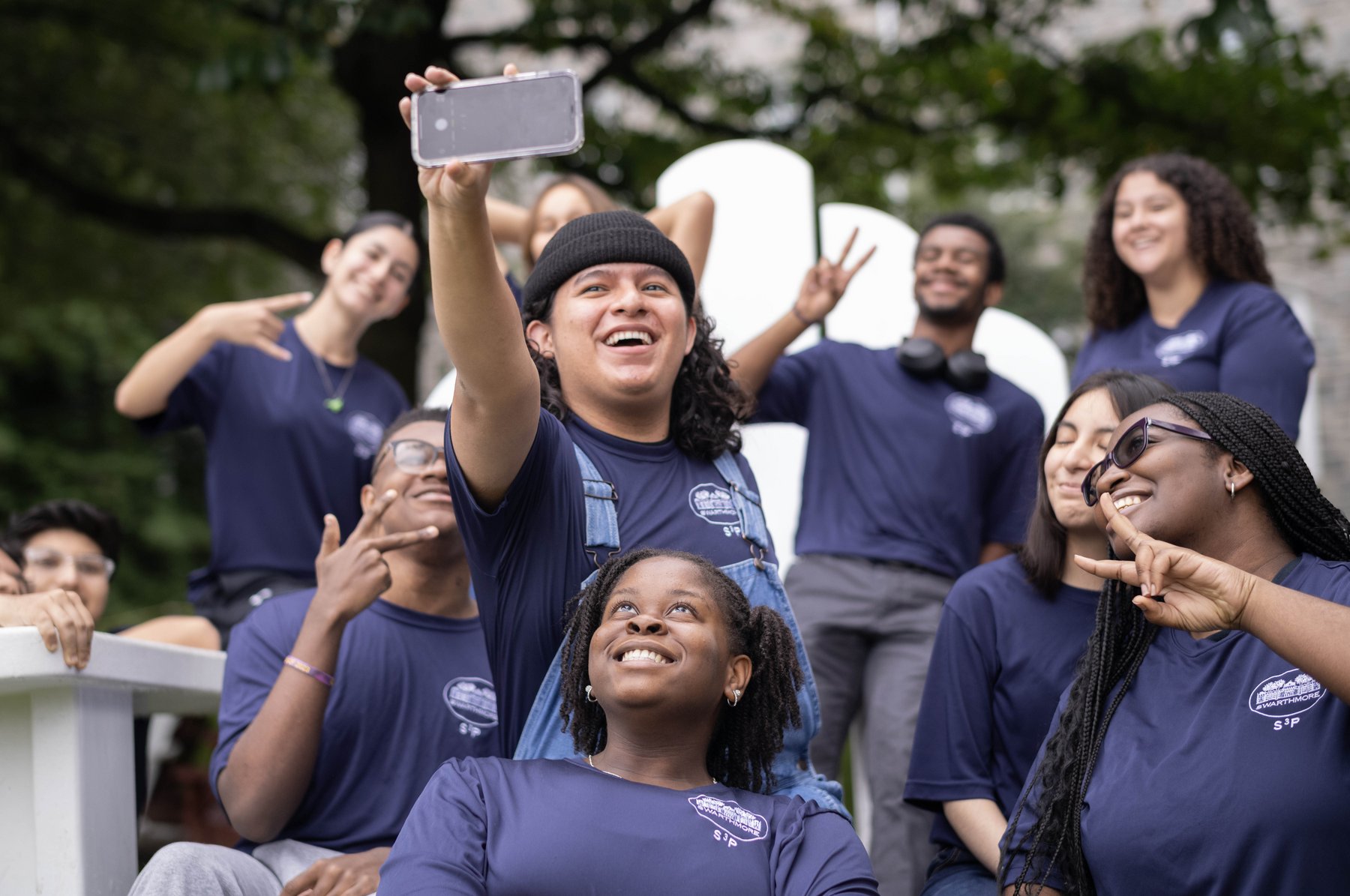 Summer Scholars Students posing for a selfie on Parrish Beach