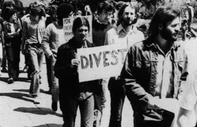 Students protesting divestment from South Africa