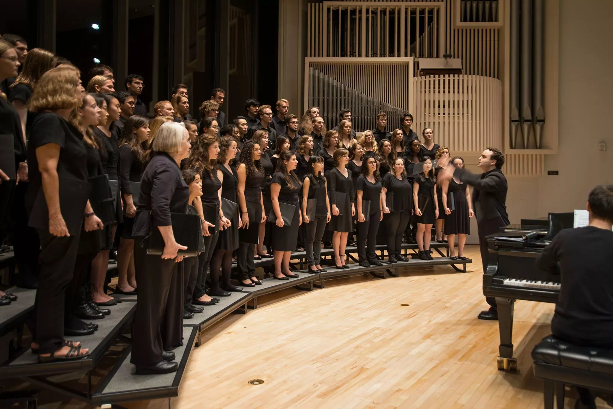 Joseph Gregorio conducts the Swarthmore College Orchestra